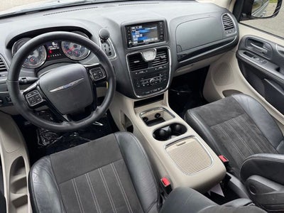 2014 Chrysler Town & Country Touring-L
