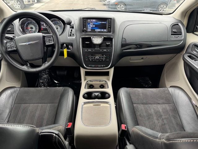 2014 Chrysler Town & Country Touring-L