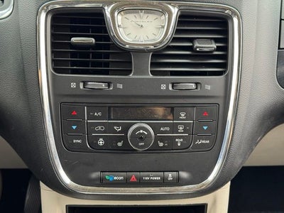 2014 Chrysler Town & Country Touring-L