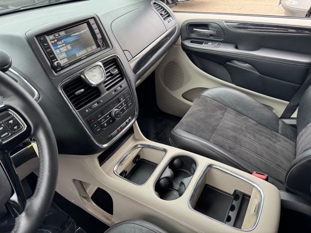 2014 Chrysler Town & Country Touring-L