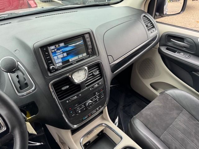 2014 Chrysler Town & Country Touring-L