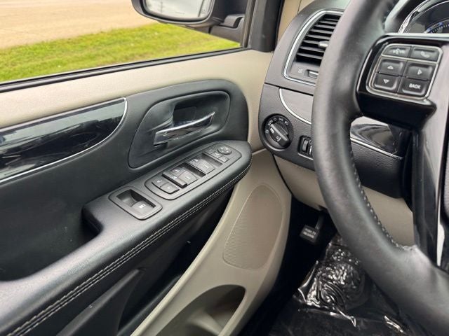 2014 Chrysler Town & Country Touring-L
