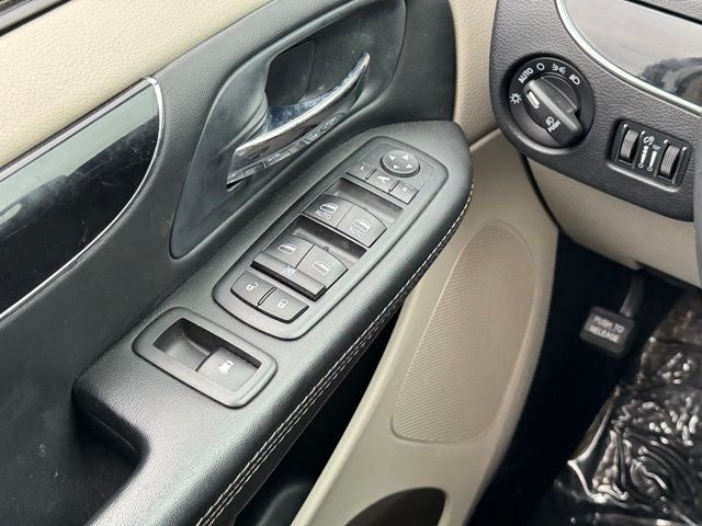 2014 Chrysler Town & Country Touring-L