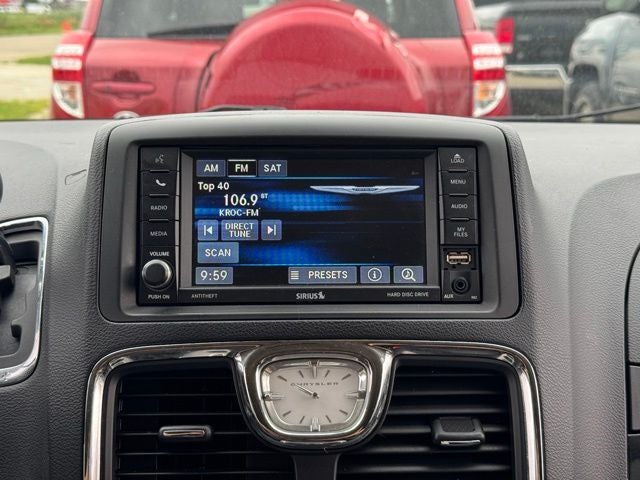 2014 Chrysler Town & Country Touring-L