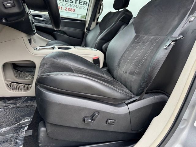 2014 Chrysler Town & Country Touring-L