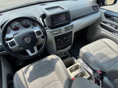 2013 Volkswagen Routan SE