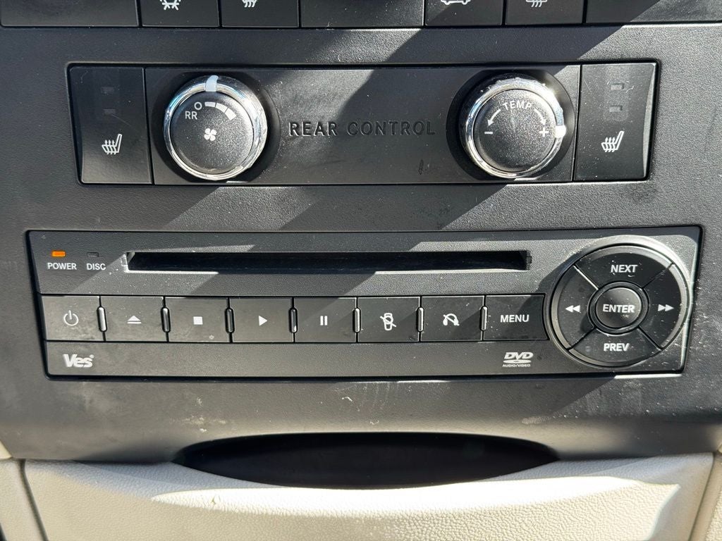 2010 Volkswagen Routan SE