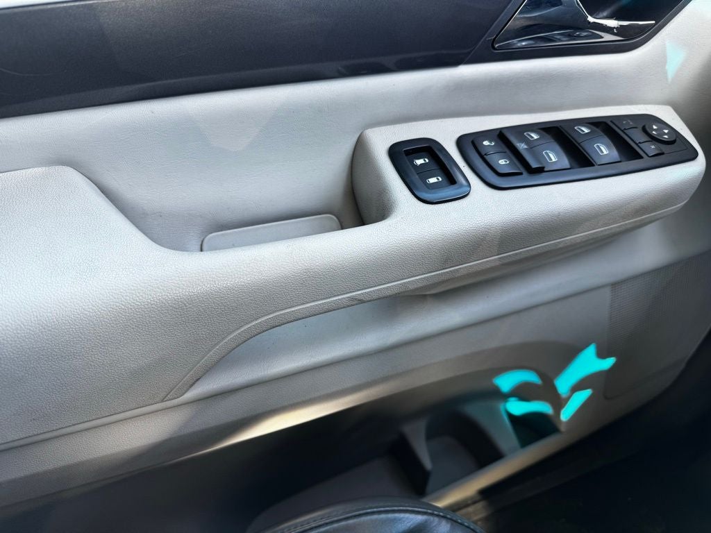 2010 Volkswagen Routan SE