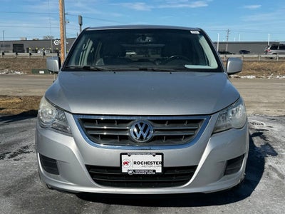 2010 Volkswagen Routan SE