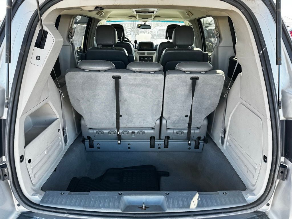 2010 Volkswagen Routan SE