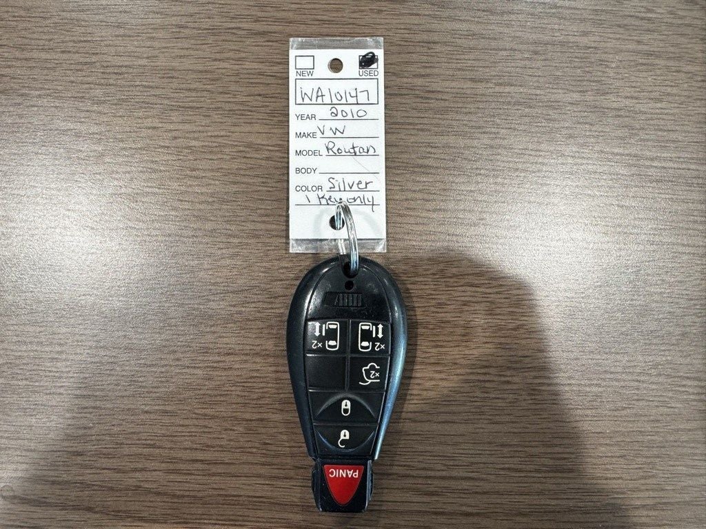 2010 Volkswagen Routan SE