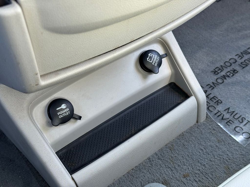 2010 Volkswagen Routan SEL