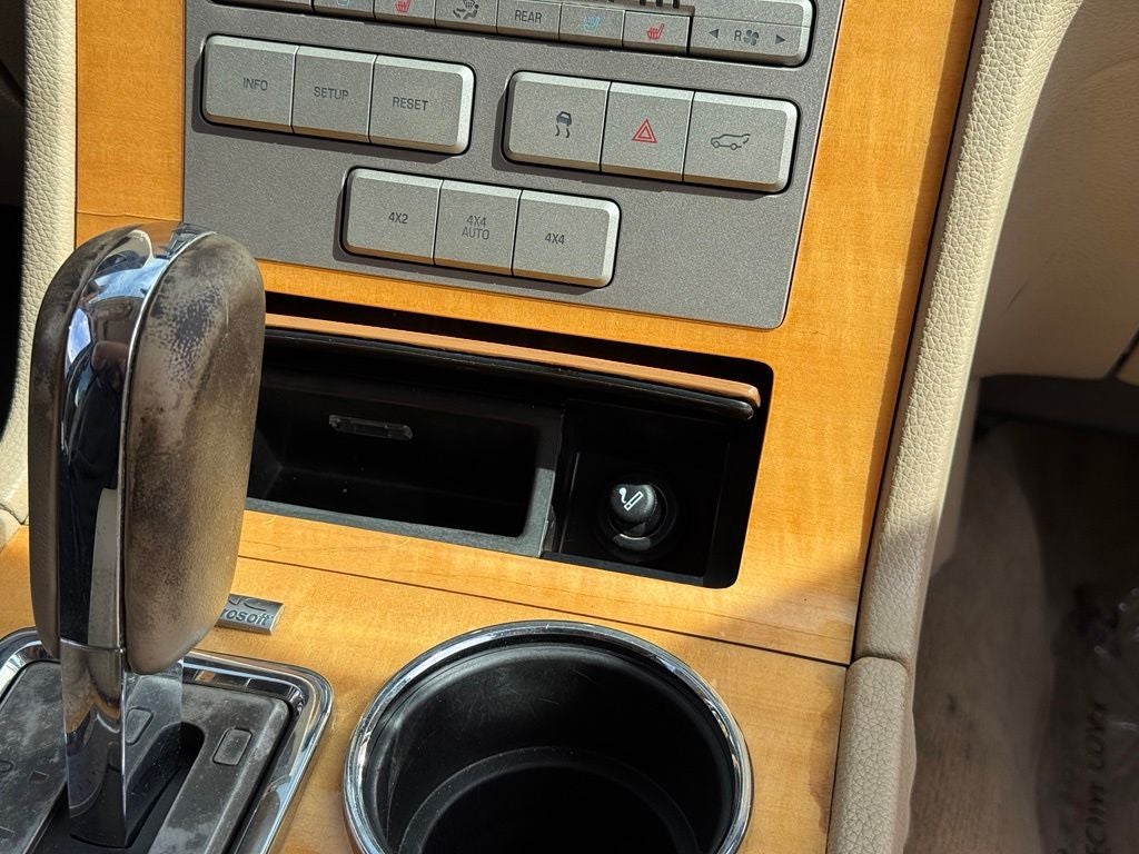 2010 Lincoln Navigator L Base
