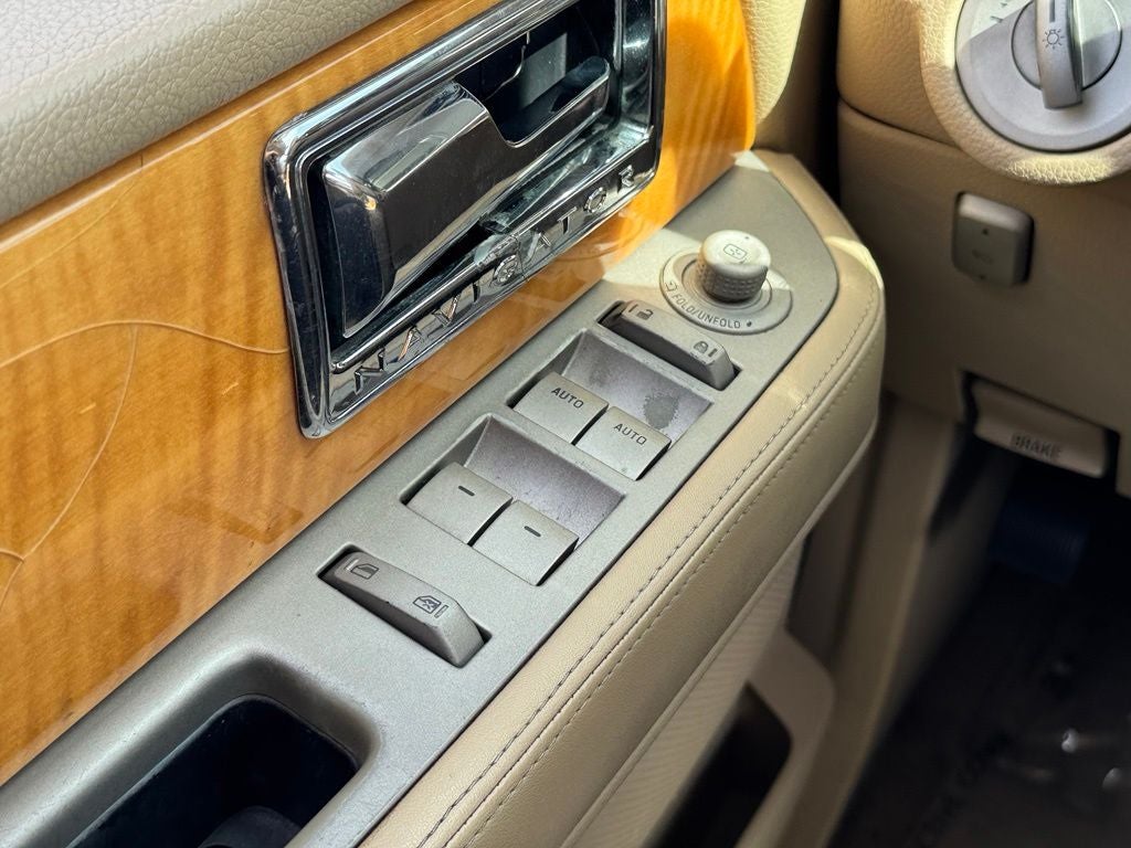 2010 Lincoln Navigator L Base