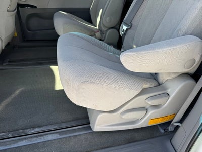 2013 Toyota Sienna LE 8 Passenger