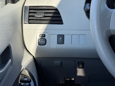 2013 Toyota Sienna LE 8 Passenger