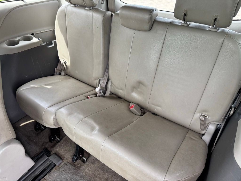 2014 Toyota Sienna XLE 8 Passenger
