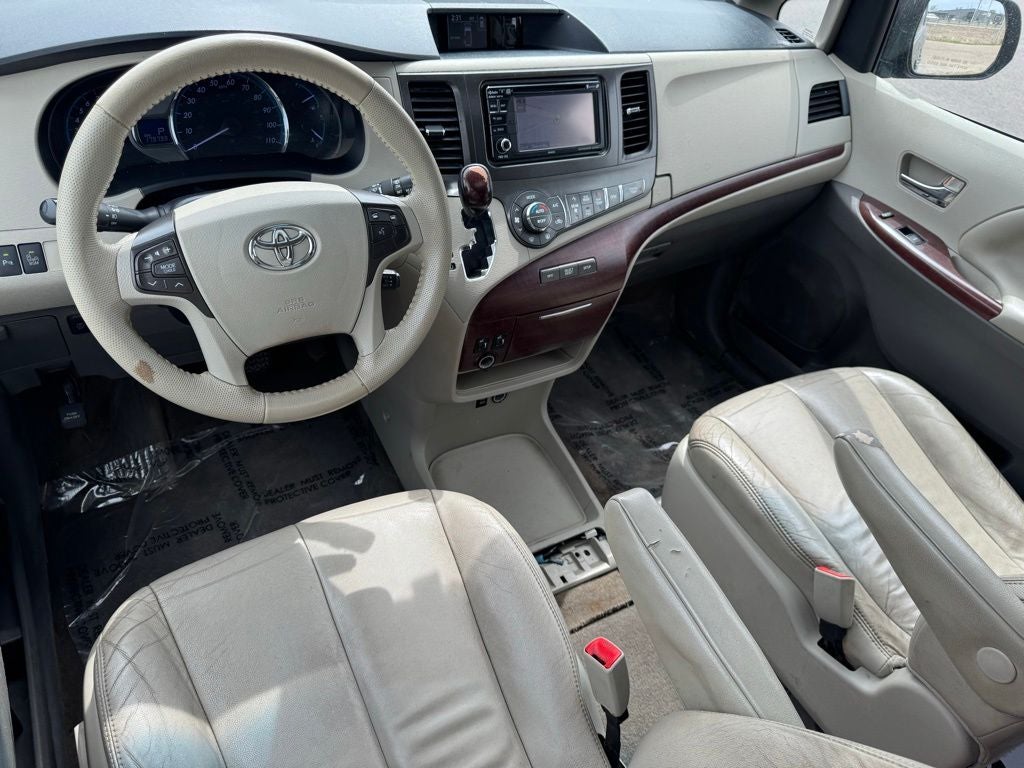 2014 Toyota Sienna XLE 8 Passenger