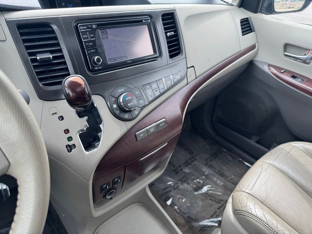 2014 Toyota Sienna XLE 8 Passenger