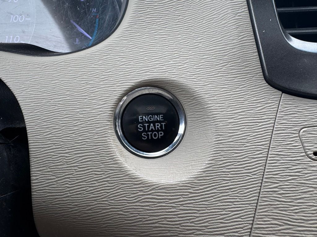 2014 Toyota Sienna XLE 8 Passenger