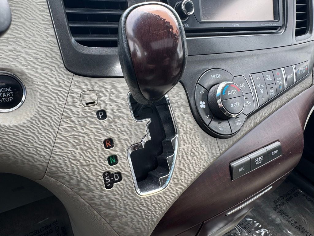 2014 Toyota Sienna XLE 8 Passenger