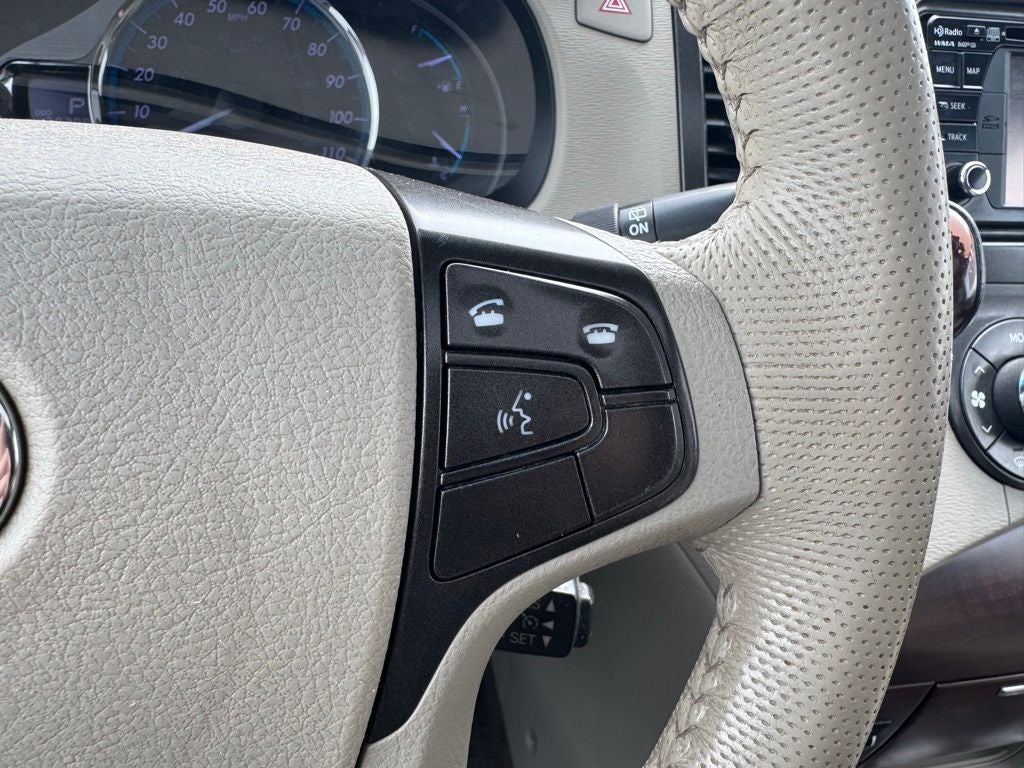 2014 Toyota Sienna XLE 8 Passenger