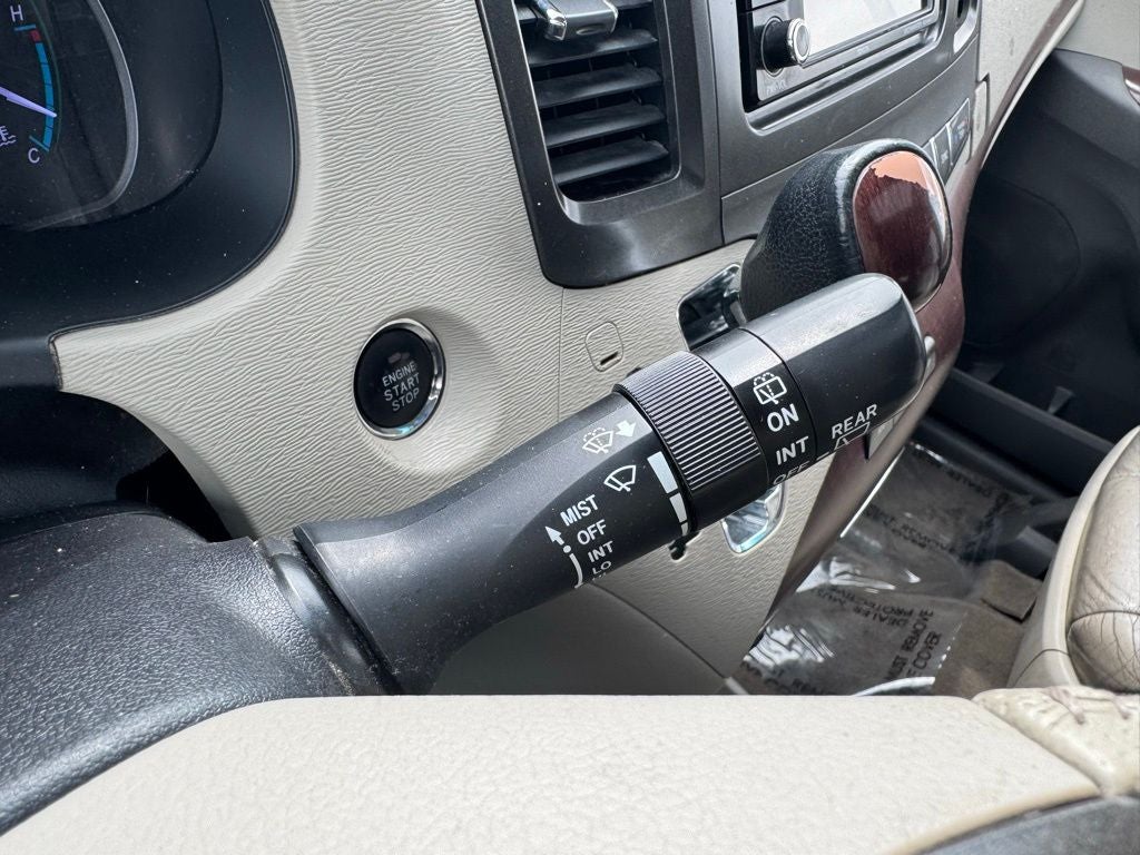 2014 Toyota Sienna XLE 8 Passenger