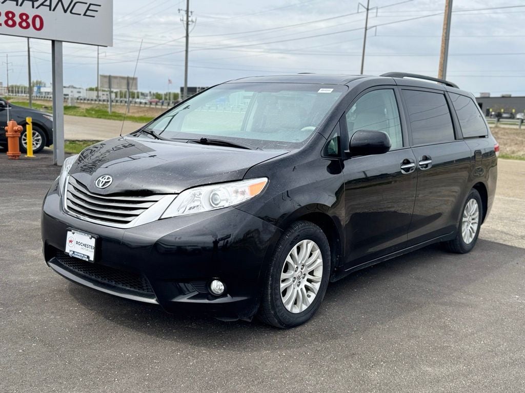2014 Toyota Sienna XLE 8 Passenger