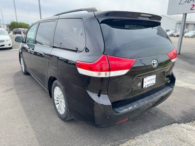 2014 Toyota Sienna XLE 8 Passenger