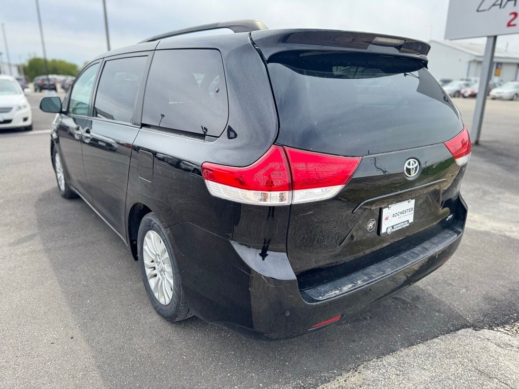 2014 Toyota Sienna XLE 8 Passenger