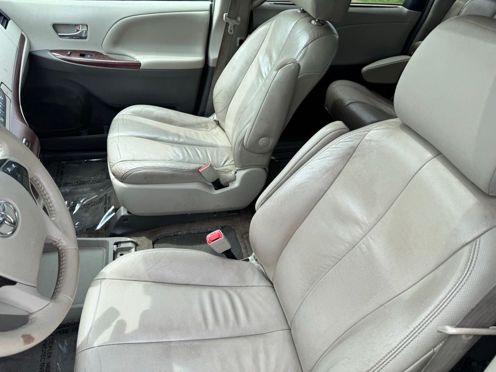 2014 Toyota Sienna XLE 8 Passenger