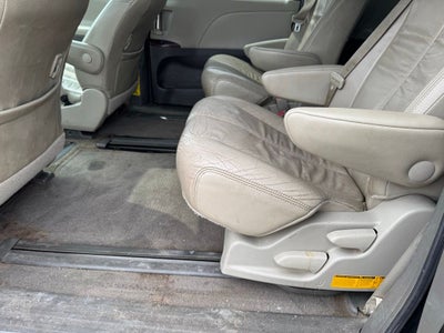 2014 Toyota Sienna XLE 8 Passenger