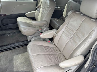 2014 Toyota Sienna XLE 8 Passenger
