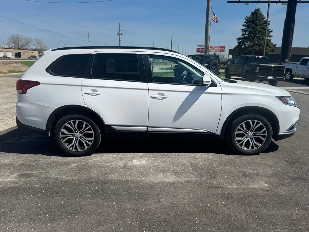 2016 Mitsubishi Outlander ES