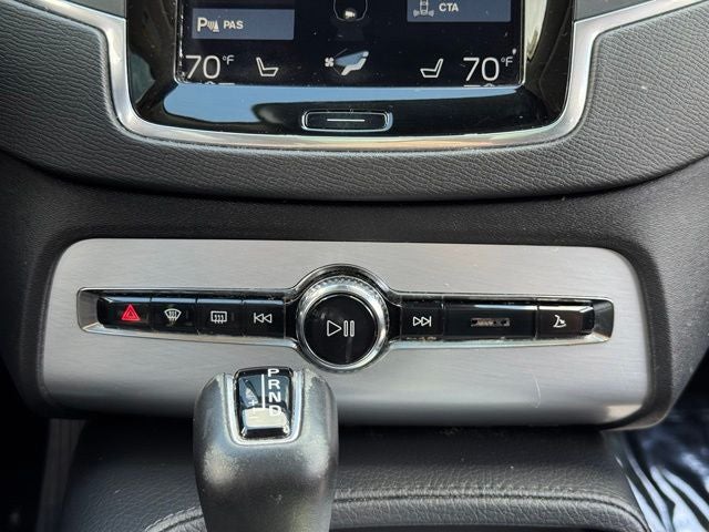 2017 Volvo XC90 T6 Momentum
