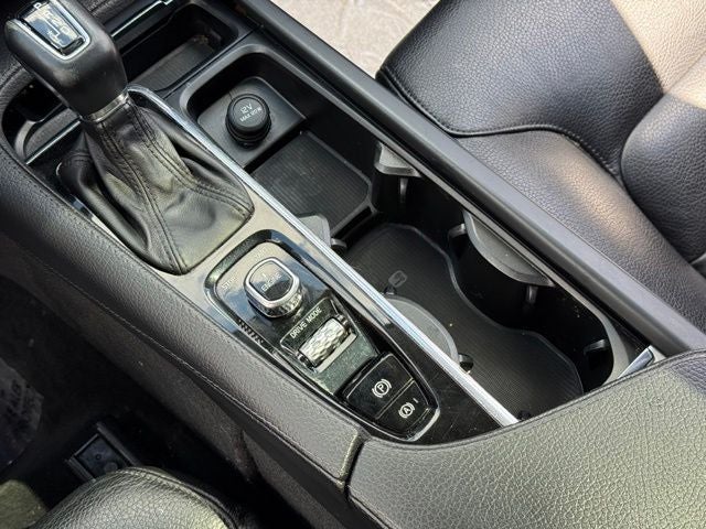 2017 Volvo XC90 T6 Momentum