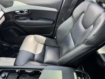 2017 Volvo XC90 T6 Momentum