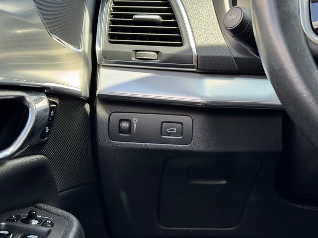 2017 Volvo XC90 T6 Momentum