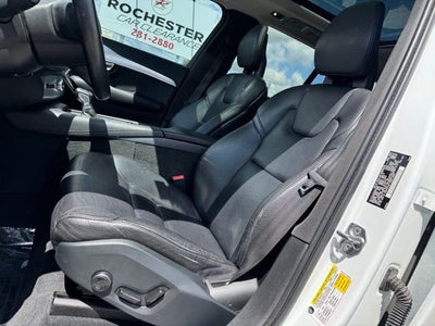 2017 Volvo XC90 T6 Momentum