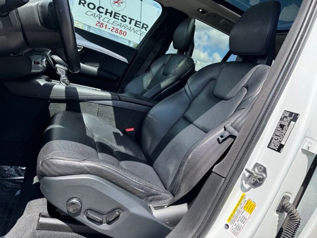 2017 Volvo XC90 T6 Momentum